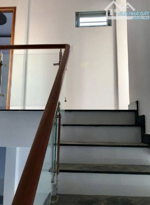 🏠 Bán nhà 2 tầng Hóc Môn, gần mặt tiền Đặng Thúc Vịnh, xe hơi vào tận nơi, sổ hồng riêng - 2