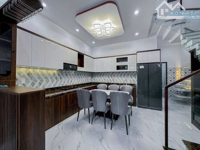 Bán nhà 41m2 5T, 4PN đường 3/2, gần Vạn Hạnh Mall, Q10, hẻm 4m, sát mặt tiền ở và KD 7.2tỷ - 2