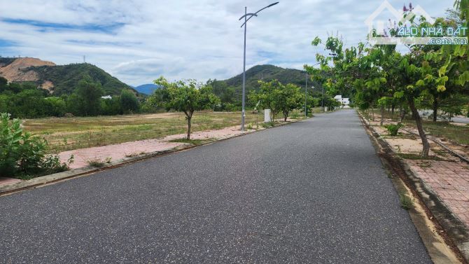 Bán Gấp Lô đất sạch đẹp 105m2 Khu Đô Thị Ven Sông Tắc Vĩnh Thái, đường 13, hướng ra sông - 2