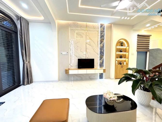 NHÀ HẺM XE HƠI GIÁ TỐT NHẤT TRÊN TRỤC ĐƯỜNG LÊ VĂN THỌ - 44M² - CHỈ 5.XX TỶ TL - 2