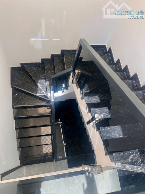 BÁN NHÀ 1 TRỆT 2 LẦU: Diện tích: 6,5 x 18m, nở hậu – tổng 122m²  PHÚ LỢI - 25