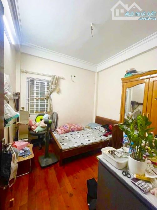 CHO THUÊ NHÀ NGUYÊN CĂN PHỐ SÀI ĐỒNG DT40M 4T 4PN GIÁ CHIE 12 TRIỆU Ô TÔ TRÁNH FULL NT - 3