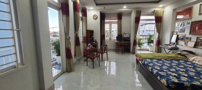 Bán nhà  MT Tân Xuân-Trung Chánh 1 , Hóc Môn   4Tx 124 m2 . Giá chỉ  7.3 tỷ (TL) - 3