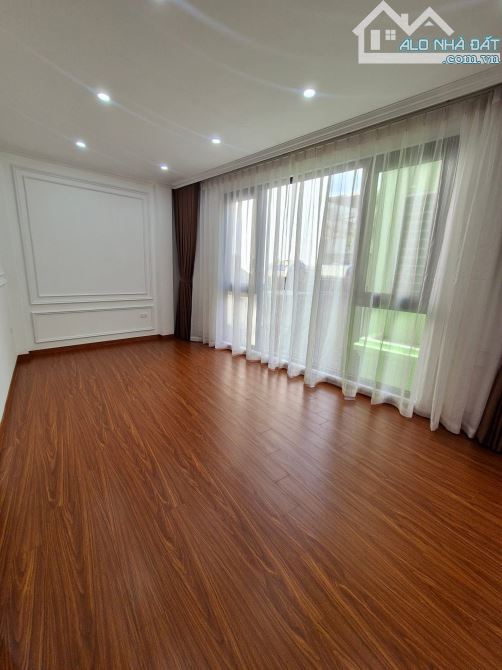 BÁN NHÀ ĐỒNG CỔ - NHÀ MỚI 6 TẦNG THANG MÁY - GẦN PHỐ GẦN Ô TÔ - TIỆN ÍCH ĐỦ - 3