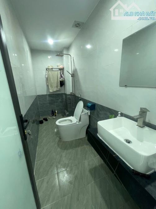 BÁN NHÀ PHỐ LÒ ĐÚC - 30M2 X 4 TẦNG - NGÕ NÔNG - NHÀ ĐẸP - SỔ ĐỎ RIÊNG - HƠN 5 TỶ - 3