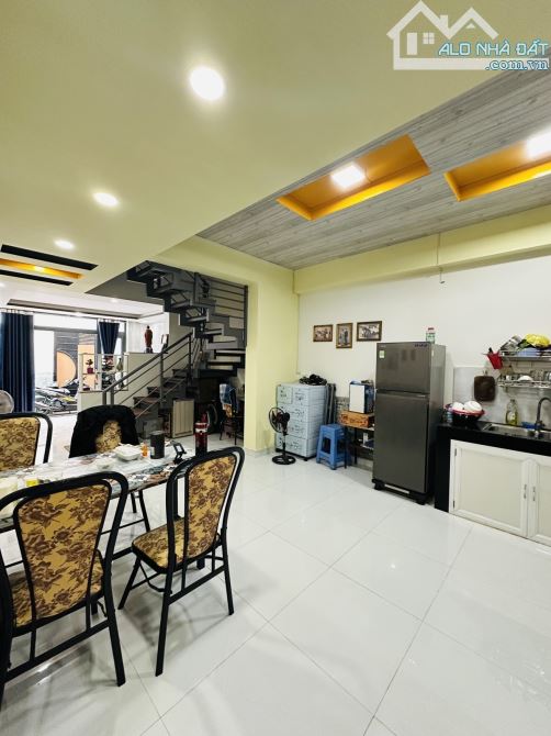 CHÍNH CHỦ GỬI BÁN NHÀ MẶT TIỀN HẺM 8M ĐƯỜNG CỘNG HÒA - TÂN BÌNH - DT;93M2 - CHỈ 14,8 TỶ  K - 3