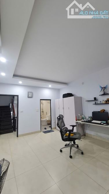 Phố Định Công Thượng, Hoàng Mai, Ngõ ô tô đỗ, Gần phố, 47m2*4T, Giá 8,9 tỷ