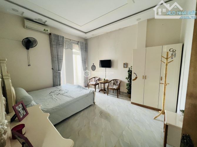 BÁN BIỆT THỰ 1 TRỆT 2 LẦU CÓ HẦM ĐỂ XE, SỔ HỐNG HOÀN CÔNG. CÁCH BIỂN 200M - 3