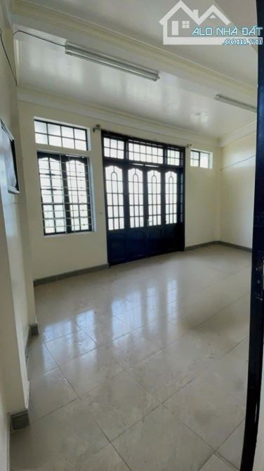 🏠 CHO THUÊ NHÀ 3 TẦNG MẶT TIỀN PHAN CHU TRINH – VỊ TRÍ ĐẮC ĐỊA!  📐 Diện tích: 70m² - 3
