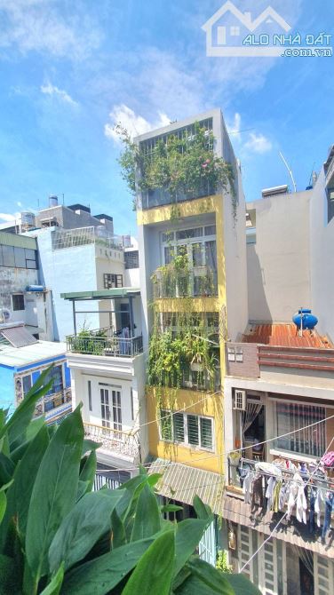 TL CChủ-Biệt Thự Mini- 6 x 12 Nở Hậu Đẹp 6,8- 3Tầng Ngay Emart-Ốp Gỗ Full-Hẻm OTO-Nhỉnh 8T - 3