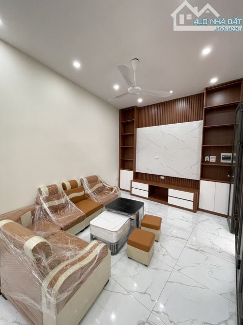 🔥 NHÀ ĐẸP HẠ TRẠI, CỰ KHỐI LONG BIÊN- 31M2/4 TẦNG - 4.5 TỶ, 10m oto tránh,RẺ,ĐẸP,THOÁNG🔥 - 3