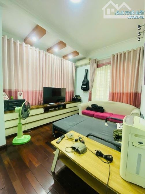 Cầu Giấy - 48m2 - 5 tầng - Mặt tiền 4,6m - Lô góc - Kinh doanh - Ô tô 16 chỗ đỗ cửa - 3