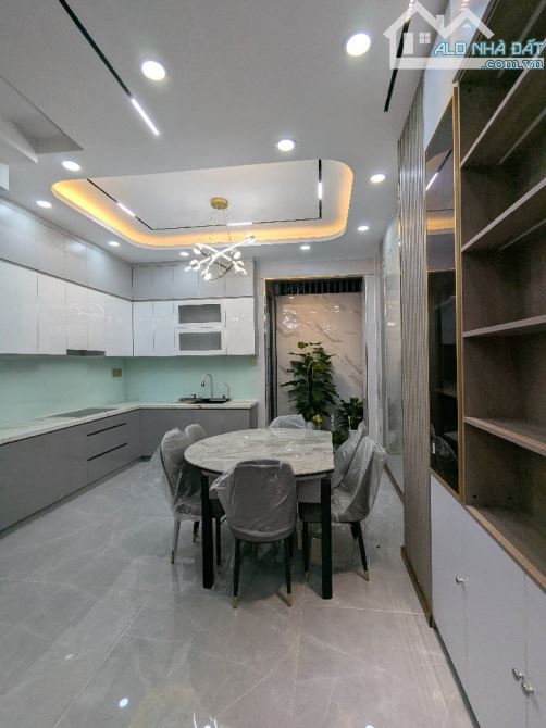 NHÀ ĐẸP - DIỆN TÍCH CHUẨN 4 X 15 - KHU PHÂN LÔ - GIÁ RẺ - CHỦ GẤP BÁN - NHỈNH 7 TỶ - 3