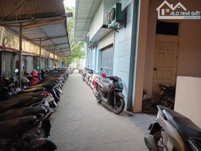 Bán nhà mặt phố Tân Mai DT 1260m2, MT 30m, Giá 158 tỷ