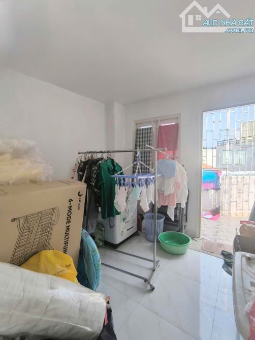 Phú Nhuận, giáp Q3,4 Tầng, 52m2,khu dân trí, hẻm thông, gần mặt tiền Lê Văn Sỹ, nhỉnh 7 Tỷ - 4