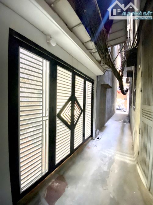 Nếu hơn 3 tỷ tìm nhà tập thể khó quá thì đây là căn nhà đất 6 tầng sổ đỏ, 1 nhà ra ô tô, c - 4