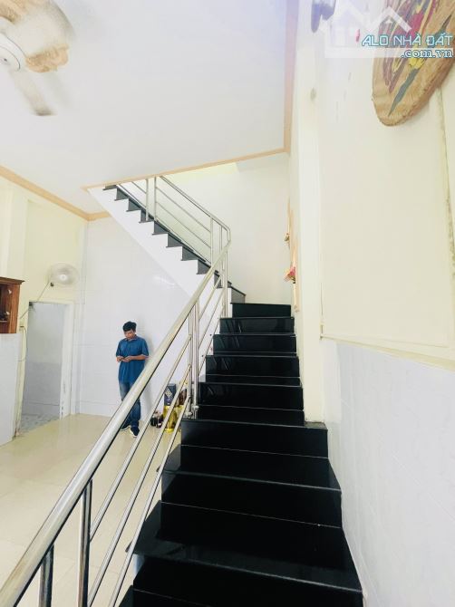 PHÍA SAU CĂN M. TIỀN HẼM 3-4M THÔNG TƯƠNG LAI NHÀ THÀNH MT KINH DOANH VỊ TRÍ TỐT - TIỀM NĂ - 4