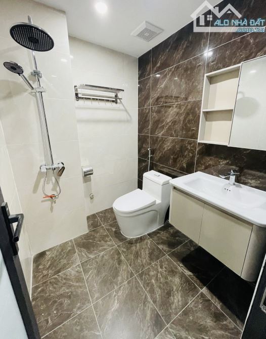 Hồ Tùng Mậu 5 tầng mới-36m,vị trí trung tâm đắc địa, ngay cạnh siêu thị Thành Đô - 4