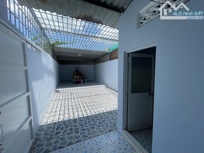 Bán Nhà SHR căn góc 2 MT, DT 107m2 sau Chợ Hưng Long, BC - 4