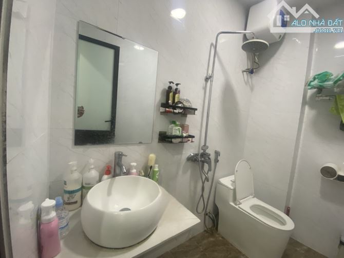 NHÀ LÔ GÓC – 6 TẦNG – NGÕ RỘNG Ô TÔ ĐỖ CỬA – GẦN CÔNG VIÊN HÒA BÌNH - 4