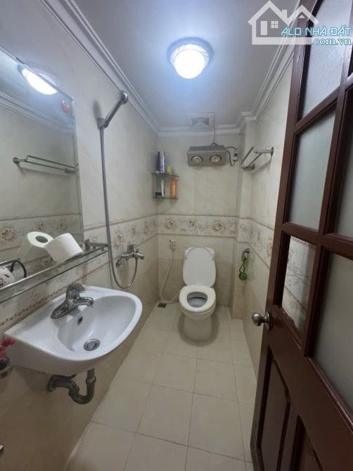 TRUNG TÂM CẦU GIẤY 40M2, 100M RA ĐƯỜNG LỚN, NGÕ THÔNG, MẶT TIỀN RỘNG, SỔ VUÔNG A4 - 4