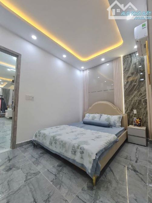 NHÀ MỚI 3 TẦNG KHU EMART 2 - XE HƠI NGỦ TRONG NHÀ - 4X18 NỞ HẬU - HẺM MỘT XẸC - 4
