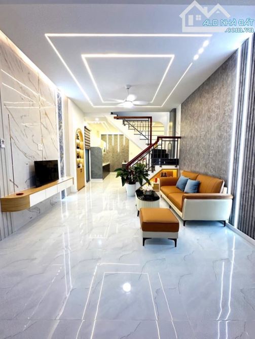 NHÀ HẺM XE HƠI GIÁ TỐT NHẤT TRÊN TRỤC ĐƯỜNG LÊ VĂN THỌ - 44M² - CHỈ 5.XX TỶ TL - 4