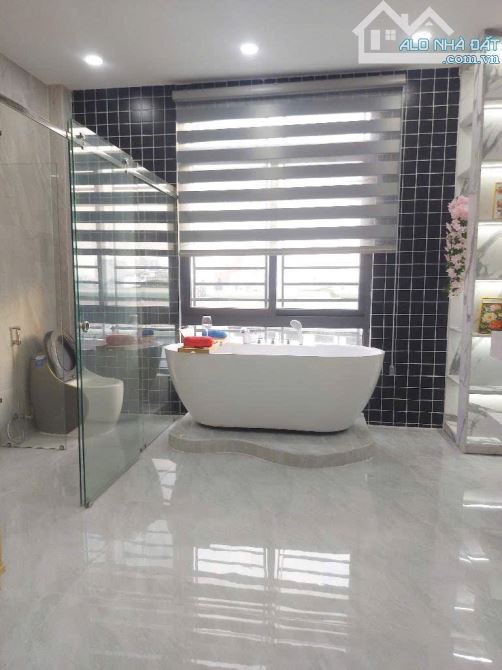 Rẻ nhất phường Bến Thành! Cần bán Gấp nhà riêng tại Lưu Văn Lang, Q1 (72,8m2)-Giá 5tỷ780 - 5