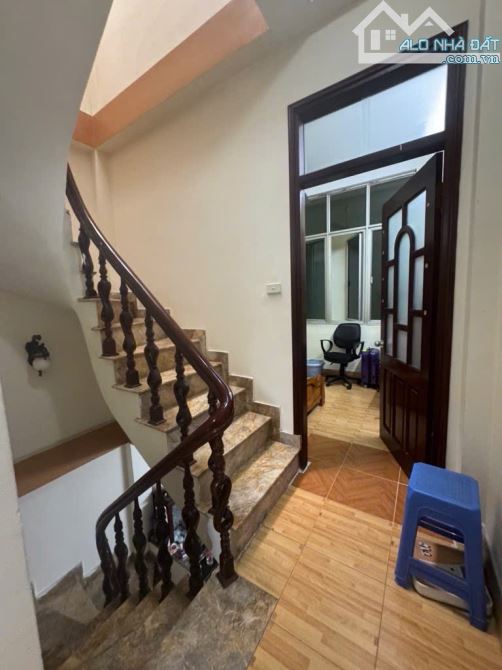 TRUNG TÂM CẦU GIẤY 40M2, 100M RA ĐƯỜNG LỚN, NGÕ THÔNG, MẶT TIỀN RỘNG, SỔ VUÔNG A4 - 5