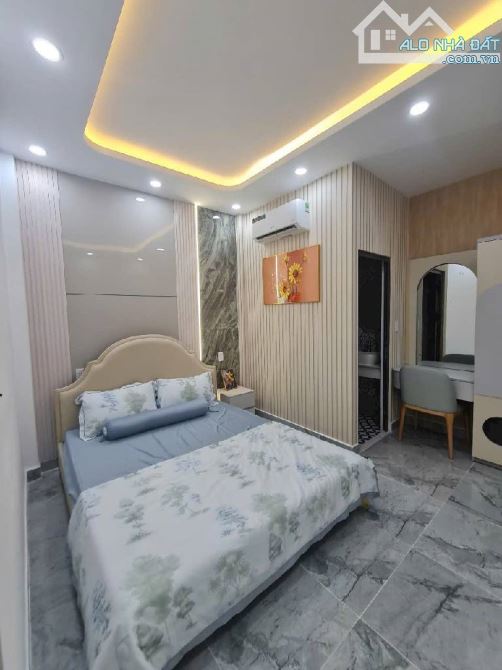 NHÀ MỚI 3 TẦNG KHU EMART 2 - XE HƠI NGỦ TRONG NHÀ - 4X18 NỞ HẬU - HẺM MỘT XẸC - 5