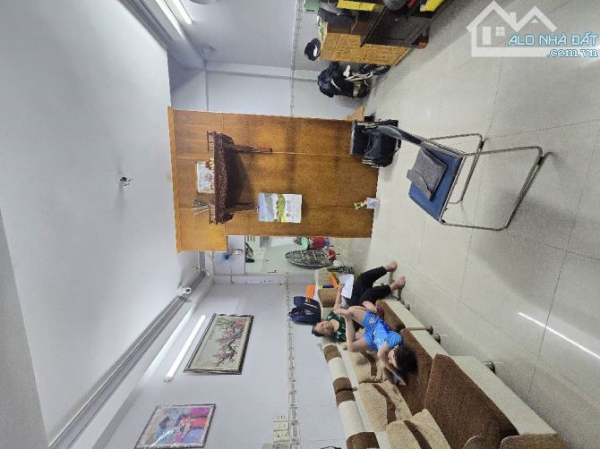 TRUNG TÂM LÂM VĂN BỀN Q7 - NHÀ ĐẸP 2 TẦNG - DTSD 65 M2 - NGANG 4M - NHỈNH 4 TỶ - 6