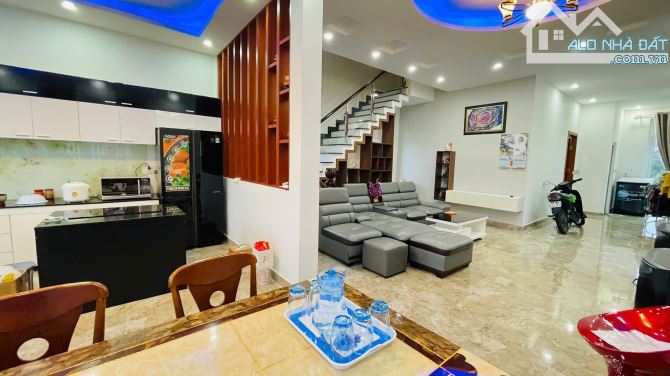 BÁN VILLA  Hẻm 8 Mét HOÀNG HOA THÁM P.10, ĐÀ LẠT VIEW THOÁNG, GIÁ CHỈ 11X TỶ - 6