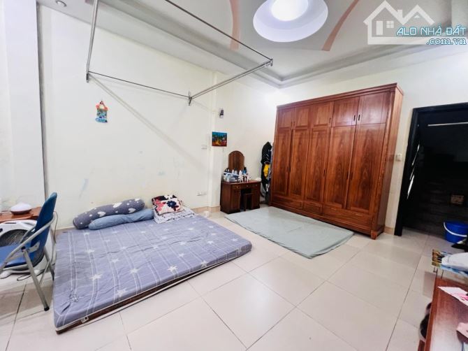 Hot! Bán Nhà Nghĩa Đô, Cầu Giấy - Phân Lô Ôtô Tránh -Vỉa Hè-40M2 - 5Tầng - Mt4.3m -15.9 Tỷ - 6