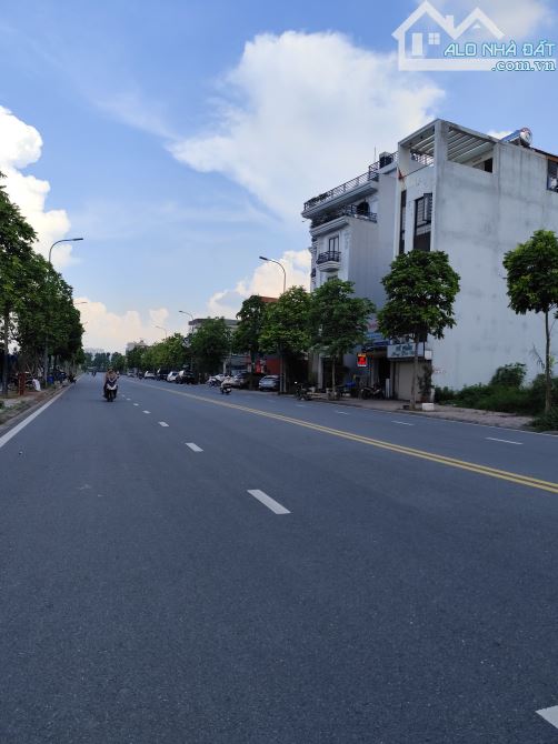 Bán đất cự khối mặt đường 40m , dt 35m² , mt 4,7m phân lô vỉa hè kinh doanh giá 10,9 tỷ TL - 6