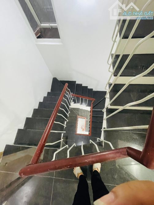 Bán nhà 5 tầng Cầu Giấy, đủ nội thất, 36m²,10m ra ô tô tránh, sổ đỏ sẵn Giá 7.4 tỷ - 6