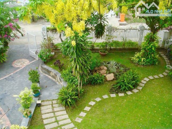 BIÊT THỰ ĐẸP TẠI THẢO ĐIỀN QUẬN 2 - 17X47 - CÓ HỒ BƠI -VƯỜN NỘI KHU - 4 TẦNG -275 TỶ - 6