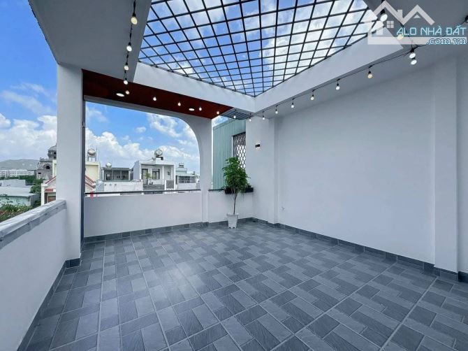 Bán nhà 41m2 5T, 4PN đường 3/2, gần Vạn Hạnh Mall, Q10, hẻm 4m, sát mặt tiền ở và KD 7.2tỷ - 6