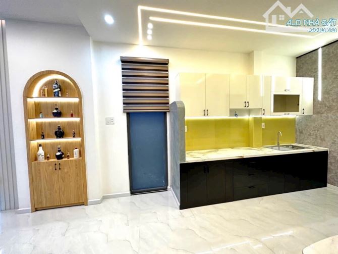 NHÀ HẺM XE HƠI GIÁ TỐT NHẤT TRÊN TRỤC ĐƯỜNG LÊ VĂN THỌ - 44M² - CHỈ 5.XX TỶ TL - 6