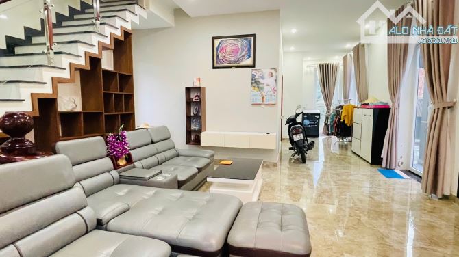 BÁN VILLA  Hẻm 8 Mét HOÀNG HOA THÁM P.10, ĐÀ LẠT VIEW THOÁNG, GIÁ CHỈ 11X TỶ - 8