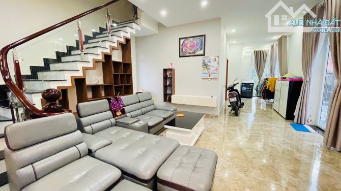 BÁN VILLA  Hẻm 8 Mét HOÀNG HOA THÁM P.10, ĐÀ LẠT VIEW THOÁNG, GIÁ CHỈ 11X TỶ - 9