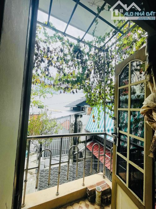 PHÍA SAU CĂN M. TIỀN HẼM 3-4M THÔNG TƯƠNG LAI NHÀ THÀNH MT KINH DOANH VỊ TRÍ TỐT - TIỀM NĂ - 9