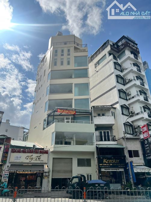 Bán gấp toà nhà văn phòng mặt tiền Quận 3, DT 12x28m, CN 275m2, hầm 8 tầng, HĐT 250tr/th.