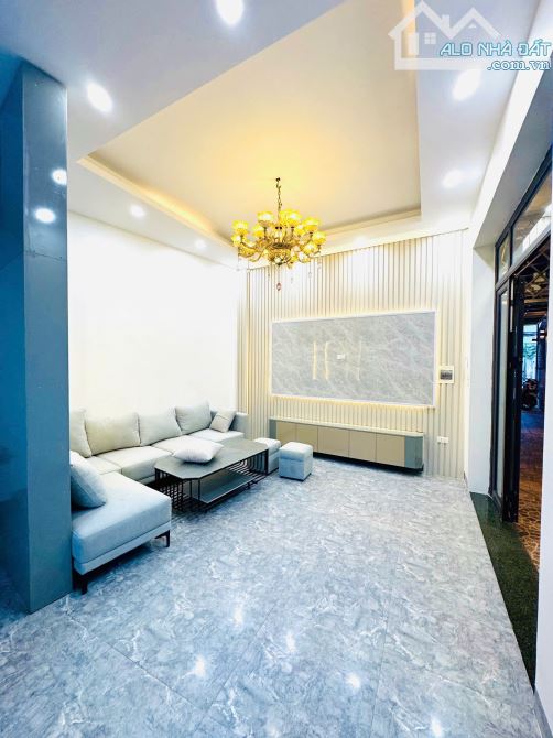 BÁN NHÀ THẠCH BÀN GIÁ 6.15 TỶ, DT 40M2, MT4M, 5 TẦNG HIỆN ĐẠI FULL NỘI THẤTI