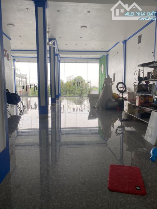 Giá giảm nhẹ .Chỉ nhỉnh 7 tỷ nhà 3t . Diện tích 265m2.mựt tiền 9.2m - QL 39B - Đông Hưng.