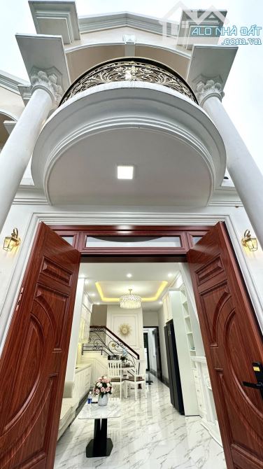 Biệt thự Lê Ngô Cát view Đà Lạt 110m2, ngang 5m, 3 ngủ full nội thất, ô tô đỗ cửa vào nhà