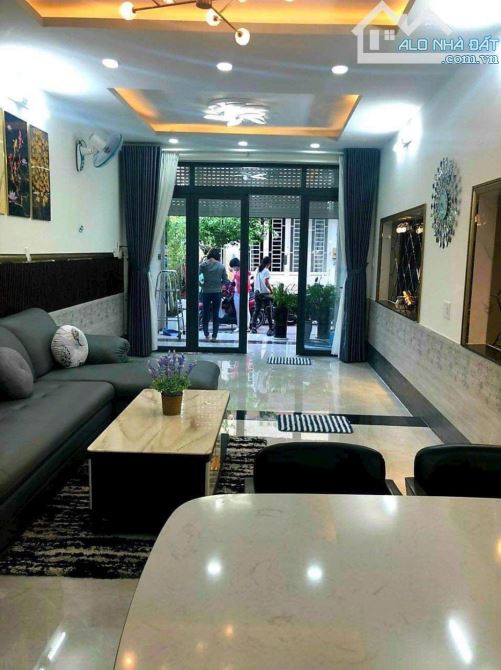 Bán nhà 3 tầng, hẻm xe hơi, huỳnh tấn phát, thị trấn nhà bè, giá chỉ 6.2 tỷ