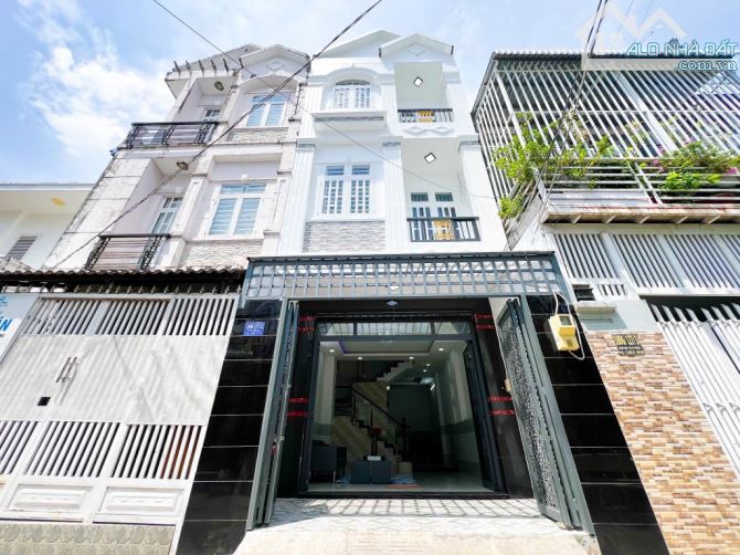 Bán nhà 3 tầng, 50m2, hẻm xe hơi, gần cầu phú xuân, thị trấn nhà bè, giá 5.8 tỷ