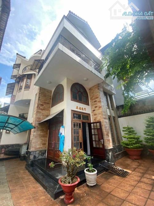 Biệt thự sân vườn Khu Tên Lửa - 200m2 vuông đẹp - gần AEON - Tâm Anh