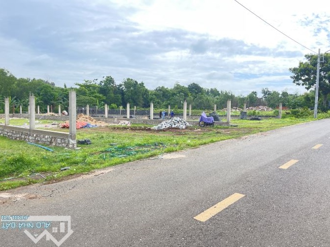 MẶT TIỀN ĐOÀN CHUNG CÒN THỊ TRẤN ĐẤT ĐỎ BRVR ; THÀNH PHỐ HỒ CHÍ MINH   Dt 683 m 12,5 x 55