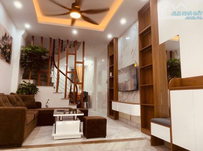 Anh Phong chuyển nhà gửi bán, nhà Tây Tựu 35m² x 5 tầng, sát cổng  ĐH Công Nghiệp.